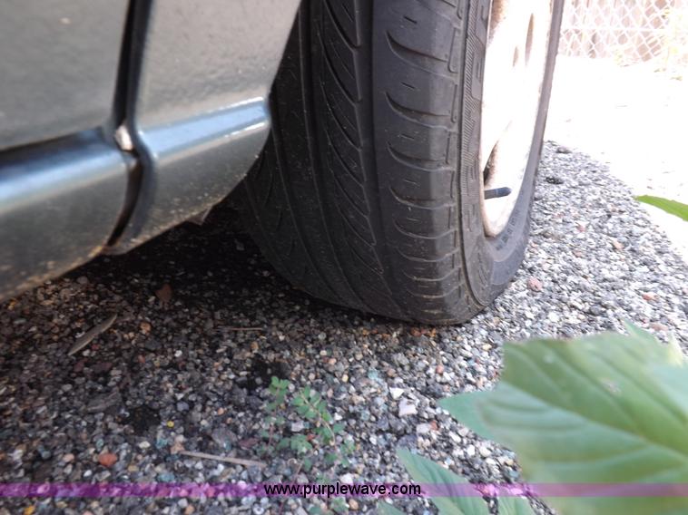 image for item J6925 2000 Mazda MPV LX