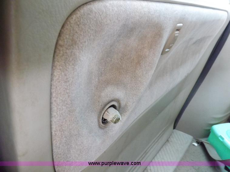 image for item J6925 2000 Mazda MPV LX