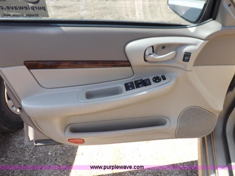 image for item J6928 2001 Chevrolet Impala LS