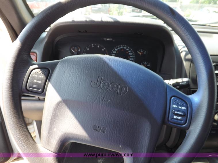 image for item J6929 1999 Jeep Grand Cherokee Laredo SUV