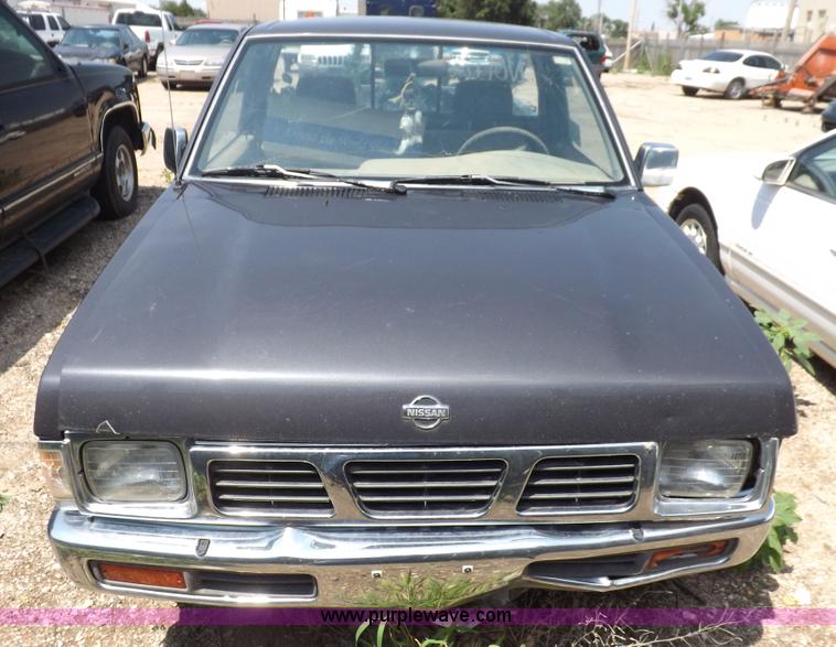 image for item J6930 1997 Nissan XE pickup truck