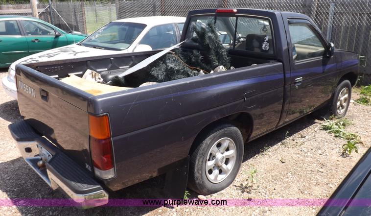 image for item J6930 1997 Nissan XE pickup truck