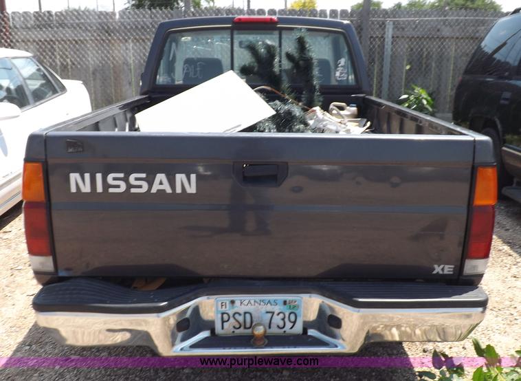 image for item J6930 1997 Nissan XE pickup truck