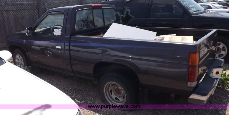 image for item J6930 1997 Nissan XE pickup truck
