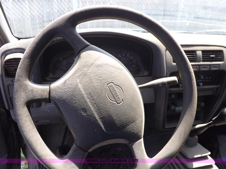 image for item J6930 1997 Nissan XE pickup truck