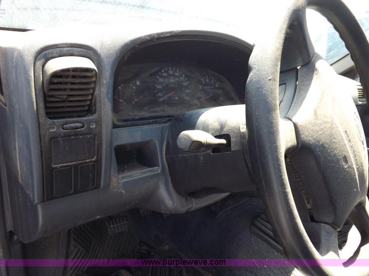 image for item J6930 1997 Nissan XE pickup truck