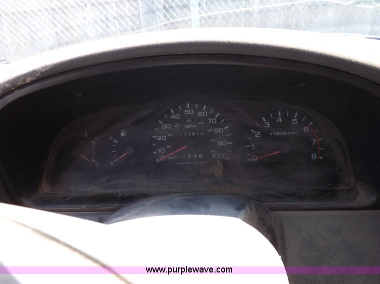 image for item J6930 1997 Nissan XE pickup truck