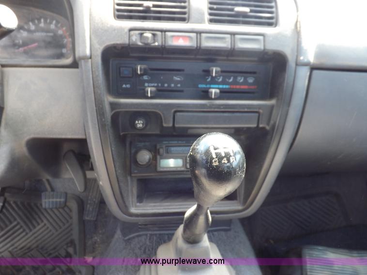 image for item J6930 1997 Nissan XE pickup truck