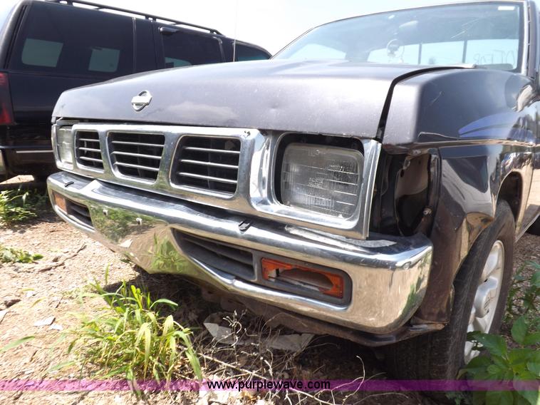 image for item J6930 1997 Nissan XE pickup truck