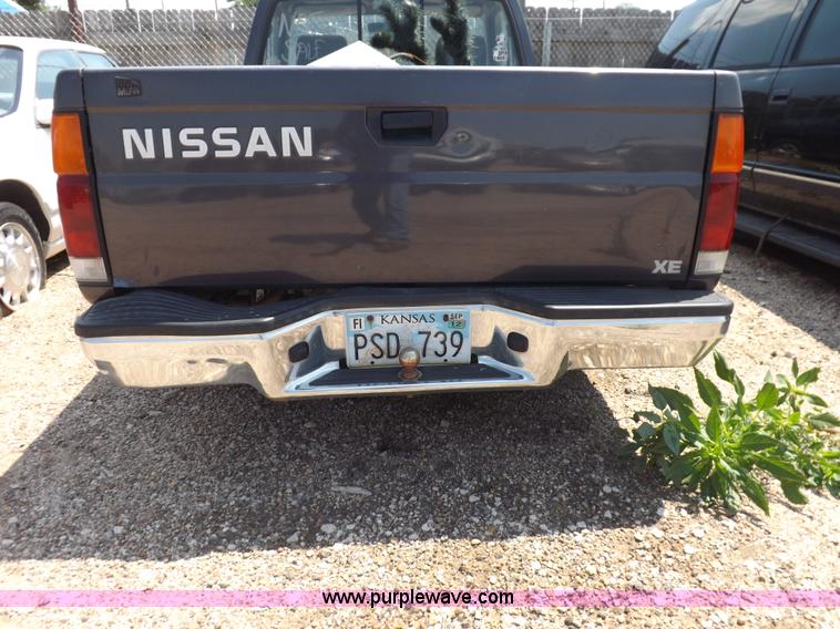 image for item J6930 1997 Nissan XE pickup truck