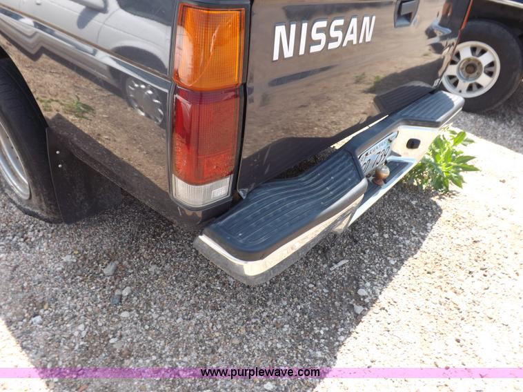 image for item J6930 1997 Nissan XE pickup truck