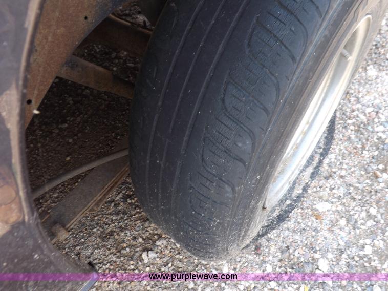 image for item J6930 1997 Nissan XE pickup truck