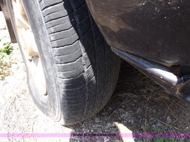 image for item J6930 1997 Nissan XE pickup truck