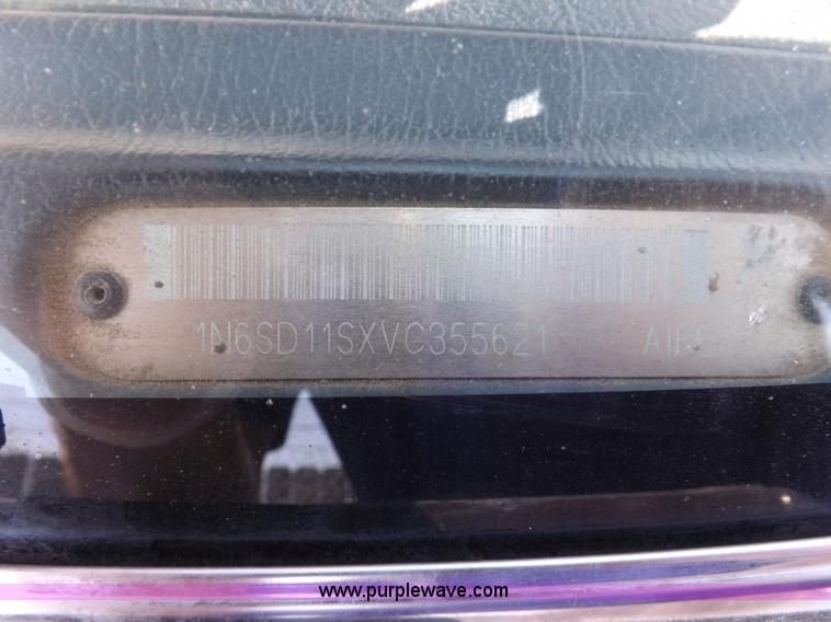 image for item J6930 1997 Nissan XE pickup truck