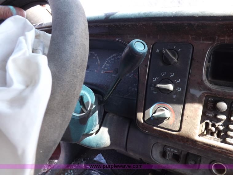 image for item J6931 2000 Dodge Durango SLT SUV