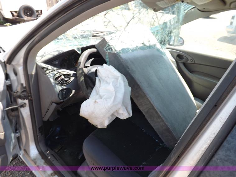 image for item J6933 2004 Ford Focus SE