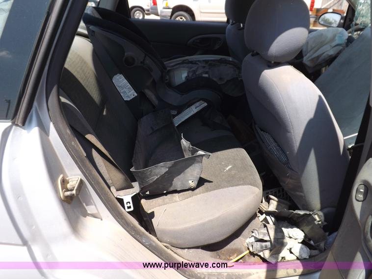 image for item J6933 2004 Ford Focus SE