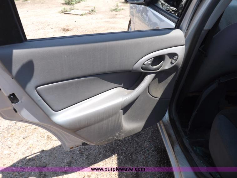 image for item J6933 2004 Ford Focus SE