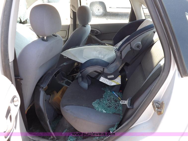 image for item J6933 2004 Ford Focus SE