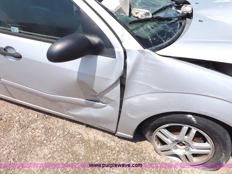 image for item J6933 2004 Ford Focus SE