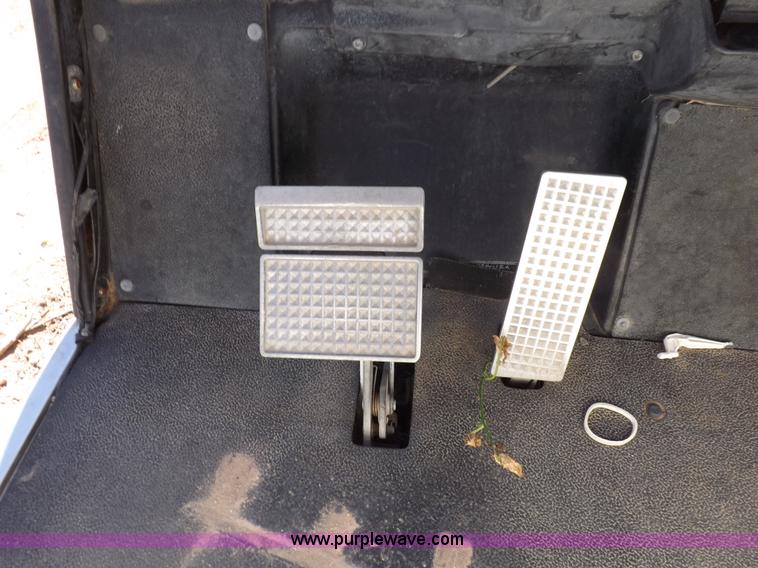 image for item J6955 1998 Yamaha G16E golf cart