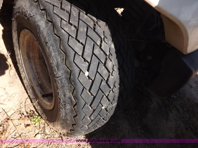 image for item J6955 1998 Yamaha G16E golf cart