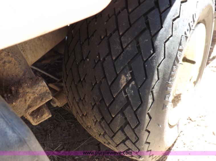 image for item J6955 1998 Yamaha G16E golf cart