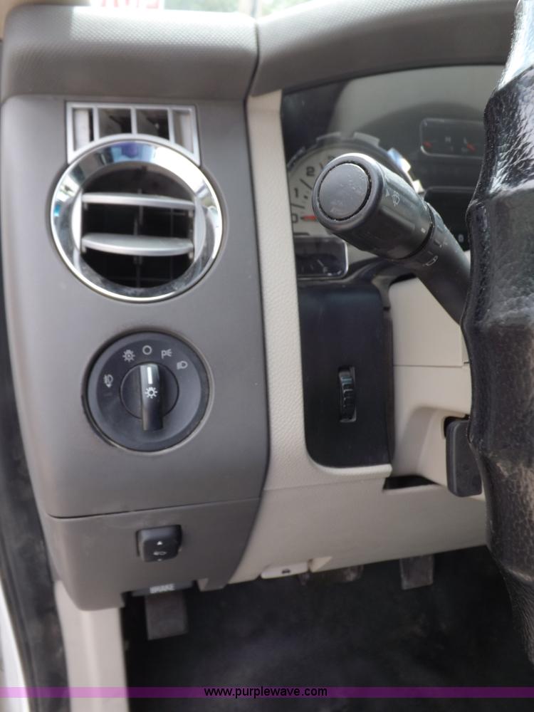image for item J6987 2008 Ford Expedition XLT SUV