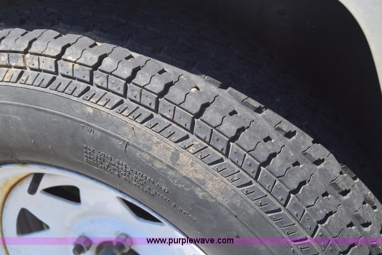 image for item J7915 2010 Haulmark enclosed cargo trailer