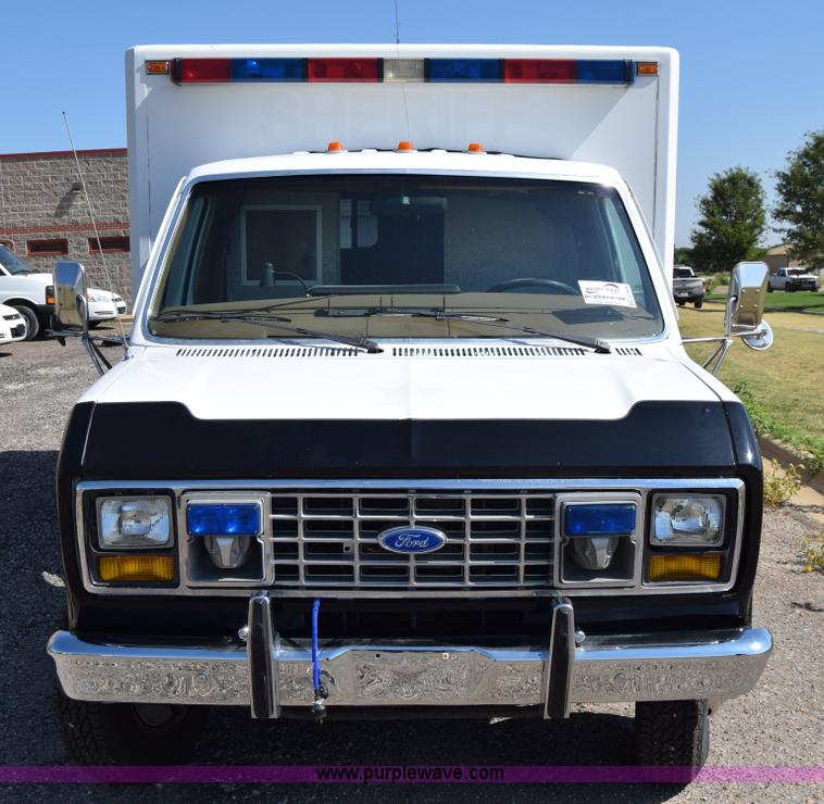 image for item J7920 1991 Ford Econoline E350 ambulance