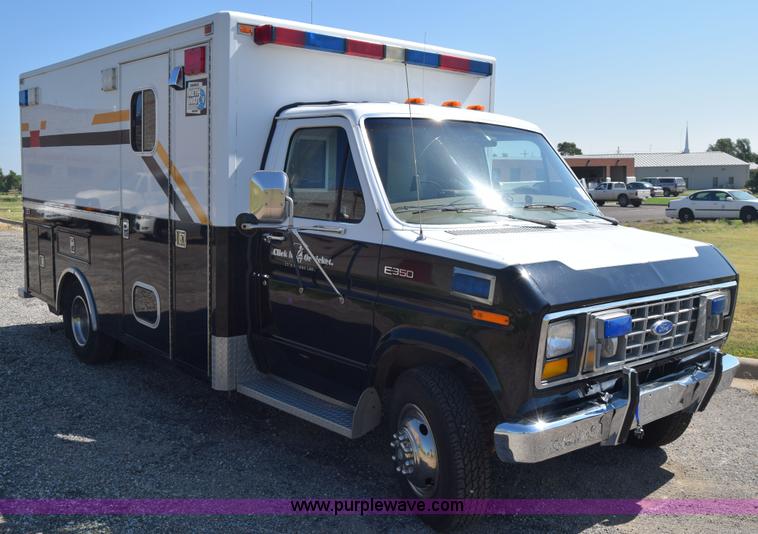 image for item J7920 1991 Ford Econoline E350 ambulance