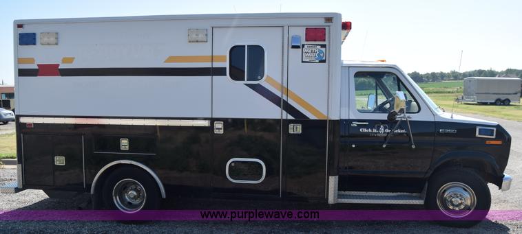 image for item J7920 1991 Ford Econoline E350 ambulance