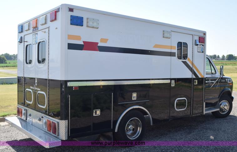 image for item J7920 1991 Ford Econoline E350 ambulance