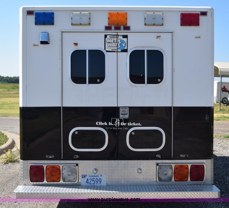 image for item J7920 1991 Ford Econoline E350 ambulance