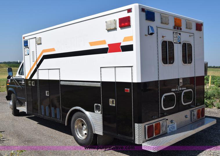 image for item J7920 1991 Ford Econoline E350 ambulance