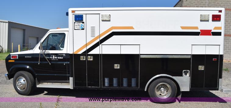 image for item J7920 1991 Ford Econoline E350 ambulance