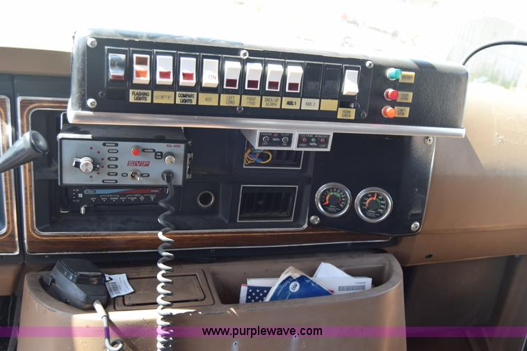 image for item J7920 1991 Ford Econoline E350 ambulance