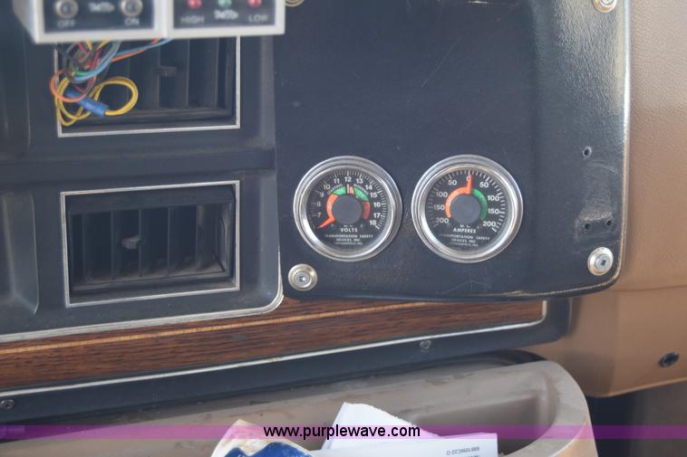 image for item J7920 1991 Ford Econoline E350 ambulance