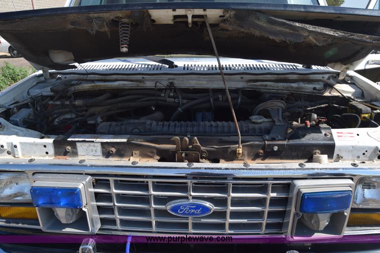 image for item J7920 1991 Ford Econoline E350 ambulance