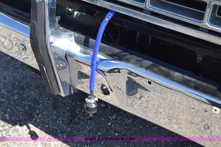 image for item J7920 1991 Ford Econoline E350 ambulance