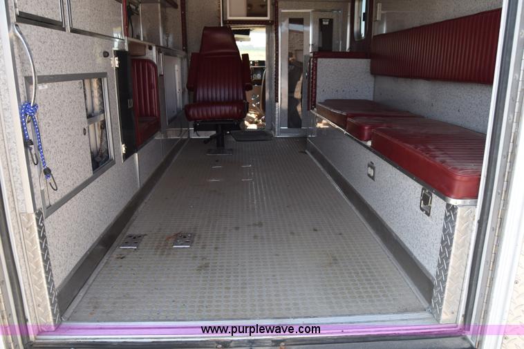image for item J7920 1991 Ford Econoline E350 ambulance