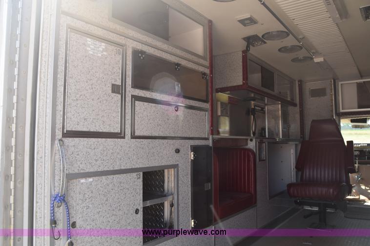 image for item J7920 1991 Ford Econoline E350 ambulance