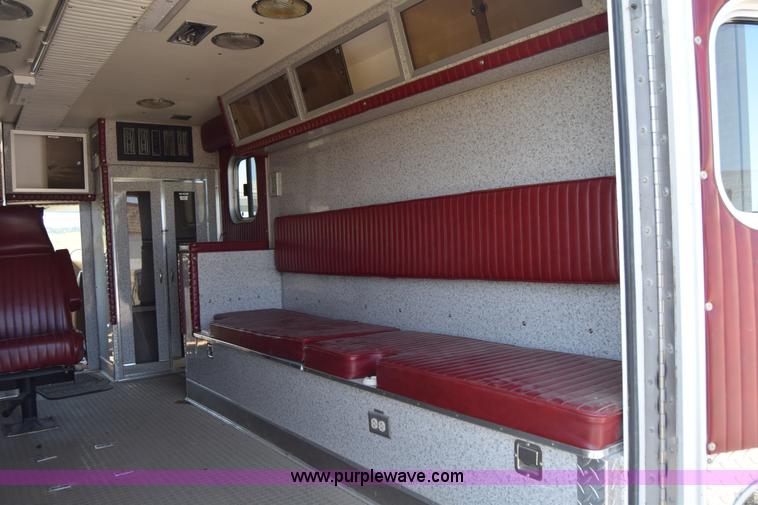 image for item J7920 1991 Ford Econoline E350 ambulance