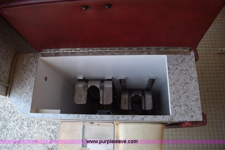 image for item J7920 1991 Ford Econoline E350 ambulance