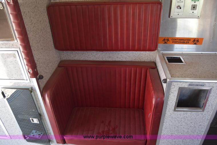 image for item J7920 1991 Ford Econoline E350 ambulance