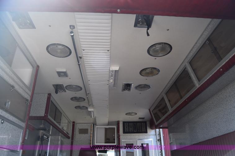 image for item J7920 1991 Ford Econoline E350 ambulance