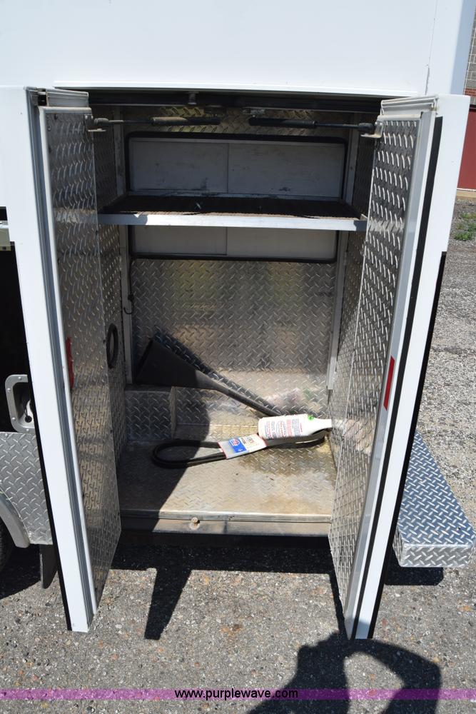 image for item J7920 1991 Ford Econoline E350 ambulance