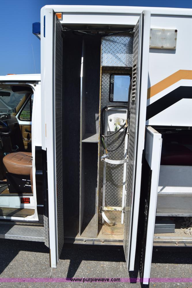 image for item J7920 1991 Ford Econoline E350 ambulance