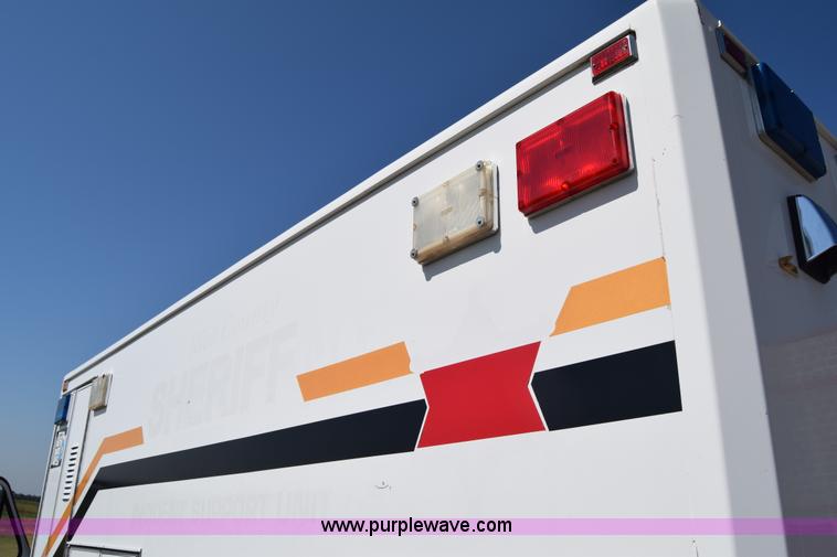 image for item J7920 1991 Ford Econoline E350 ambulance