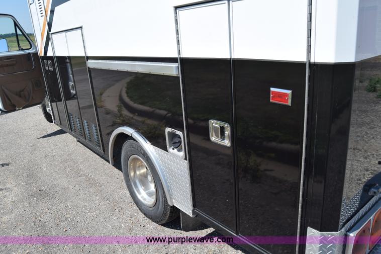 image for item J7920 1991 Ford Econoline E350 ambulance